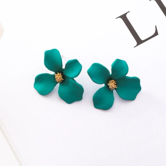 Lulus Jewelry - “Riya” Minimalist Cute Teal/Turquoise Gold Floral Stud Minimalist Cute Earrings